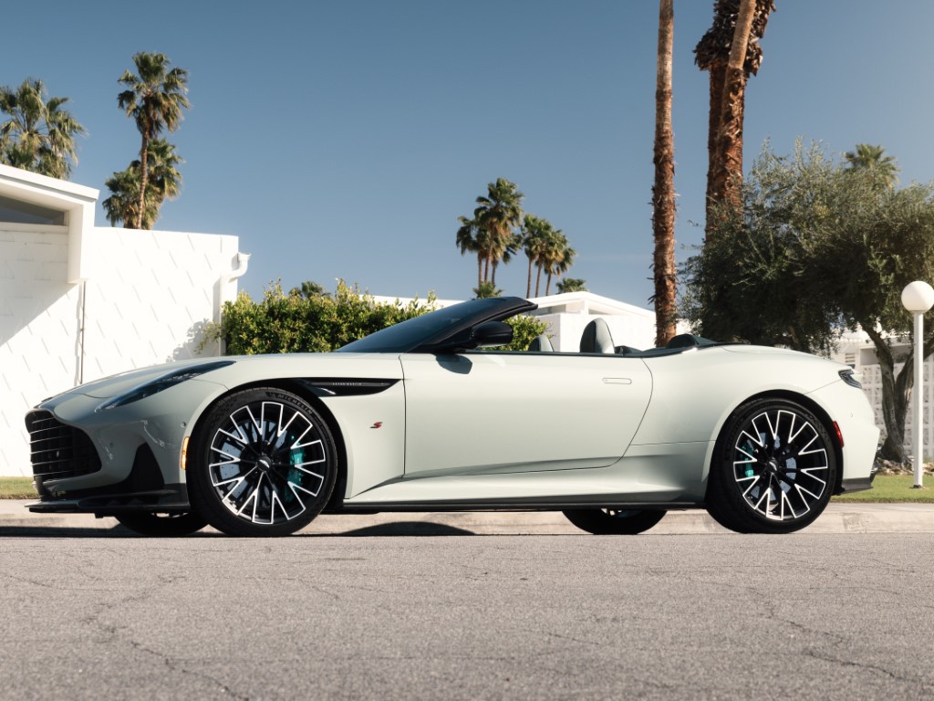 Aston Martin DB12 Volante S (Automatic)